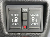 【両側パワースライドドア】スマートキーや運転席のスイッチで後席両側スライドドアの開閉が可能♪電動だから力を入れてドアを開ける必要が無く、小さなお子様でも簡単に開け閉めでき快適です♪