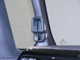 停車時や発進時、対向車とのすれ違いや路肩に寄せるときなど、車両左側前方を確認するときに役立ちます。