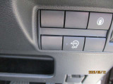 アイドリングストップ機能付です。特別な操作をしなくても、普段通りの運転をするだけで、エコドライブができる機能です。OFFボタンがありますので、必要に応じて使い分けてください。