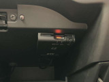 ETC車載器付きです♪高速道路をスイスイと通過!で、キャシュレス!クルマは料金所をノンストップで通過することができます☆