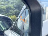 ブラインドスポットモニター!走行中、ドアミラーの死角になりやすい箇所に後続車が接近するとレンズに警告を表示してくれます!