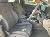 人間工学に基づいて設計されたシートは車のもっているドライビングフィールを存分にドライバーに伝えてくれるクオリティの高い仕上がりとなっています。