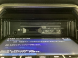 ディスプレイオープンでCD、DVDが挿入可能です。