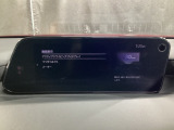フロントガラス投影タイプのヘッドアップディスプレイを採用しています。現車速やナビルート案内、走行車線表示、前方車表示、交通標識表示など情報も多彩です。