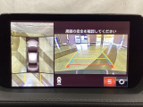 狭い場所での駐車やすれ違いなどでより的確な運転操作に役立つ360&deg;ビューモニターが装備されています。