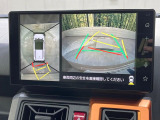 【全周囲カメラ】専用のカメラにより、上から見下ろしたような視点で360度クルマの周囲を確認することができます☆死角部分も確認しやすく、狭い場所での切り返しや駐車もスムーズに行えます。