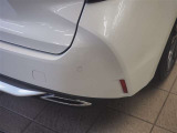 コーナーセンサーを車の前後に装備。障害物までの距離に応じて警告音を変えてお知らせ。縦列駐車時や駐車場・車庫などでの取り回しをサポートします。詳細は販売店スタッフまでおたずねください。