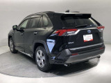 左後ろ!RAV4はでかくて迫力ありますよ?