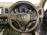 ハンドルにHondaセンシング系のクルーズコントロールやレーンキープアシストなどのスイッチと、オーディオの操作スイッチが装備されています。ハンドルから手を離さず安全に操作できます。