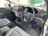 【運転席】座り心地が良いシートなので長時間の運転でも快適にお過ごしいただけます。新品のフロアマットのご注文も可能です。掲載箇所以外にご希望の写真がございましたらお気軽にお問い合わせ下さい。