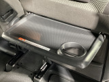 シートバックテーブル付です。最近では軽自動車に多い装備ですが、当時は色々なマツダ車に採用されていました。