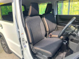 運転席シート廻りは使用感も少なく、良好な状態となっています。前オーナー様が丁寧に使っていたことがよくわかりますね。