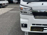 アダプティブタイプ。 ハイビームの照射範囲を状況に応じて変え、先行車や対向車をロービームで、それ以外の場所をハイビームで照射することができます。
