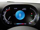 デジタルメーターは視認性が非常に良く、運転時の視線を逸らさず様々な情報の確認が行えます。