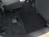 この度は、当店のお車をご覧いただきまして誠にありがとうございます。当店では全国販売・納車も行っております。県によって陸送費用は異なりますのでお気軽にお問い合わせください。