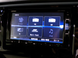 CD、DVD、Bluetooth、AM、FM、スマートフォン接続ができます。