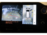 パノラミックビューモニター付きです。車両を上から見たような映像をディスプレイ画面上に表示。運転席からの目視だけでは見にくい、車両周辺の状況をリアルタイムでしっかり確認できます。