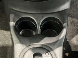 運転席側にドリンクホルダーあります!運転中でも手が届きやすい位置にあって便利です♪