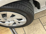 タイヤ残り溝もバッチリ!溝が少ないとスリップしたりブレーキ時の制動距離が長くなってしまいます。交換までまだまだ余裕があるのは経済的にも助かります。