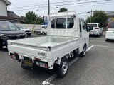 夜間・朝方の作業など、暗い場所での作業の際に荷台を照らす、LEDの大型荷台作業灯を採用。 首振り機構付で荷台全体を照らします。