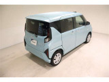 後部座席とリヤはプライバシーガラスになっています。座っている人や置いてある荷物が見えにくくなっているのでプライバシーの確保が出来ます。