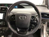 ハンドルは、車を運転する上で、ずっと握っている重要なパーツです。手にフィットする物が、いいですよね♪