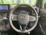 インテリアに合わせたデザインのステアリングは、運転される方のことも考え、運転しやすい形状、大きさです。是非一度、実際に触ってお確かめください。