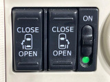 【両側パワースライドドア】スマートキーや運転席のスイッチで後席両側スライドドアの開閉が可能♪電動だから力を入れてドアを開ける必要が無く、小さなお子様でも簡単に開け閉めでき快適です♪
