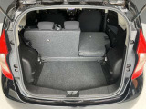 後部座席のシートアレンジでお荷物を載せる時に活躍します!左右片方ずつ倒すことも可能で色んなシーンで大活躍♪折り畳み自転車を載せている方もいらっしゃいます☆