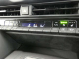 運転席・助手席は、ヒーター&ベンチレーション付シートです。暑い時期も寒い冬も快適に過ごせるうれしい装備です。