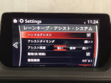 ハンドル操作をアシストすることにより車線からの逸脱回避を支援します。