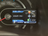 マイルドハイブリッドのエネルギーフローをイラストで表示します。