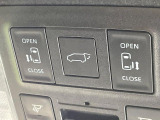 【パワーバックドア】スマートキーや運転席のボタンを押すだけでリアゲートが自動で開閉します!荷物を持っている時や、高い位置にあるバックドアを閉める際に便利な機能です♪