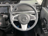 インテリアに合わせたデザインのステアリングは、運転される方のことも考え、運転しやすい形状、大きさです。是非一度、実際に触ってお確かめください。
