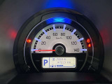 視認性に優れたメーターを採用しており、走行中でも車速や情報が分かりやすく表示されます。運転時の視線移動をむりのない範囲に抑え、快適で安心感のあるドライブをサポートします。