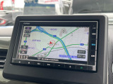 【ナビ】Honda純正ナビゲーション装備(HondaCONNECT対応)スマートフォンからリモート操作が可能。車内Wi-Fiや自動地図更新など便利な機能が使用できます。●基本パック(有料)が必要です。