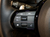 【ステアリングリモコン】ステアリングにオーディオ調節可能なスイッチが装備されていますので運転中でも視線をそらさずにオーディオの調節が可能です!