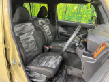 運転席シート廻りは使用感も少なく、良好な状態となっています。前オーナー様が丁寧に使っていたことがよくわかりますね。