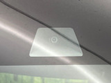 【ホンダセンシング】走行中に前方の車両等を認識し、衝突しそうな時は警報とブレーキで衝突回避と被害軽減をアシスト。より安全にドライブをお楽しみいただけます。