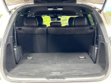 積み下ろしのしやすいデッキにはたっぷりと荷物を積み込んでいただけます。遊びから仕事まで、様々なシーンで頼れます♪