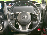 【純正革巻きステアリング】上質な革を使用することで、手にしっかり馴染みとても運転しやすいハンドルです♪