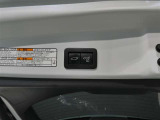 後ろが狭くてもサッと積める。途中で止められる安心のバックドア。後ろの駐車スペースが狭い時に重宝しますよ♪