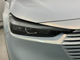 LEDヘッドライトは、点灯の瞬間から最大光量を発揮し、突然暗くなるトンネルなどでの安定感を高めます。