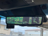 【デジタルインナーミラー】後席の大きな荷物や同乗者で後方が確認しづらい時でも安心!カメラが撮影した車両後方の映像をルームミラー内に表示。クリアな視界で状況の確認が可能です!