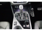ミッションはストレート型CVTマニュアルモード付になります、CVT車ですがマニュアル感覚で運転操作ができます!シフトの周りには前席シートヒーター(2モード)、ビューモニタースイッチ、電動パーキング装備