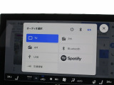 お車選びをお楽しみ頂けるよう、在庫車の展示スペースを十分に確保しております。