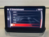 【マツダコネクト】ラジオ・テレビ/Bluetoothオーディオ、その他アプリケーションなどの機能で楽しむことができます。