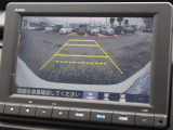★バックモニター搭載★ バック時目視しにくいクルマの周囲をカメラで映し出し、安全・安心駐車をサポート♪バックの苦手な方も後ろがハッキリ見えるので安心です☆