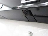 バックカメラが付いているので後方確認が非常にしやすいです。今や運転初心者も熟練者も必須装備!ついていて損はないですね♪
