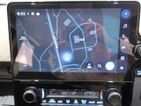 大画面10.5インチのディスプレイオーディオを装備。ナビ&フルセグTV・Bluetooth オーディオ対応!スマホとクルマをつなぐことで、これまでのナビに加えて、いろんなサービスが楽しめます。